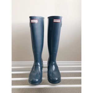 Glossy Gray Hunter Boots (Size 8)